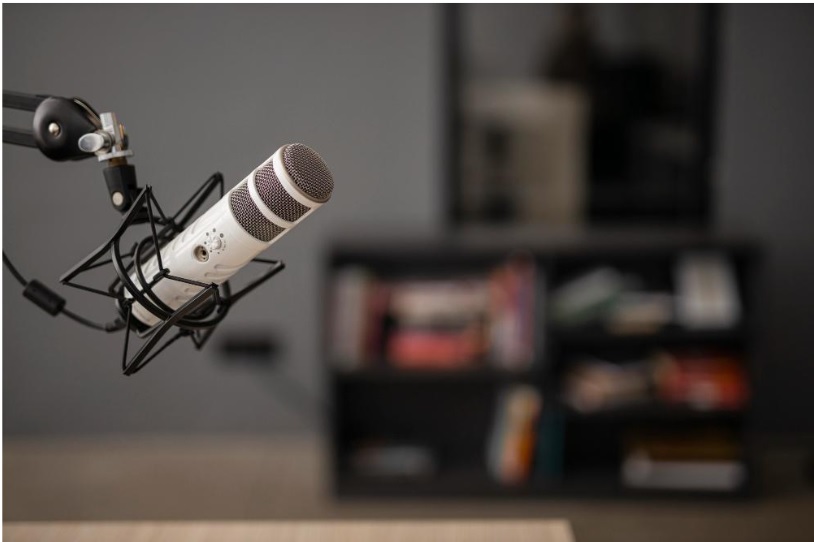 Discover the opportunities and trends in podcast advertising. Reach your target audience with personalized campaigns and maximize marketing efforts.