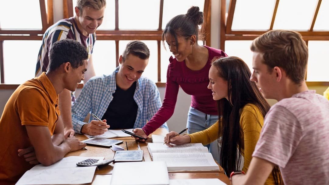 How To Use Writing Tools for Students To Crush Group Work